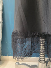 Carica l'immagine nel visualizzatore di Gallery, Gonna Raso Svasata Pizzo Elastico Vita