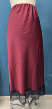 Carica l'immagine nel visualizzatore di Gallery, Gonna Raso Svasata Pizzo Elastico Vita