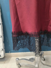 Carica l'immagine nel visualizzatore di Gallery, Gonna Raso Svasata Pizzo Elastico Vita