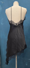 Carica l'immagine nel visualizzatore di Gallery, Abito Sottoveste Raso Inserti Pizzo Asimmetrico