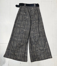 Carica l'immagine nel visualizzatore di Gallery, Pantalone Spigato Elasticizzato Taglia Unica