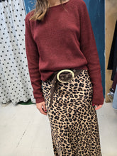 Carica l'immagine nel visualizzatore di Gallery, Gonna Raso Animalier Svasata Elastico