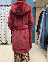 Carica l'immagine nel visualizzatore di Gallery, Cappotto Lungo Ecopelliccia Cappuccio Cintura