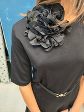 Carica l'immagine nel visualizzatore di Gallery, Abito Punto Milano Spilla Fiore Paricollo