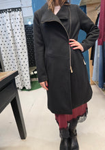 Carica l'immagine nel visualizzatore di Gallery, Cappotto Lungo Pannetto Zip Laterale Nero