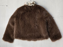 Carica l'immagine nel visualizzatore di Gallery, Pelliccia Ecologica Corta Foulard