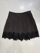Carica l'immagine nel visualizzatore di Gallery, Minigonna Pieghe Balza Pizzo
