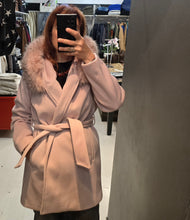 Carica l'immagine nel visualizzatore di Gallery, Cappotto 3/4 Panno Cappuccio Pelliccia Rosa