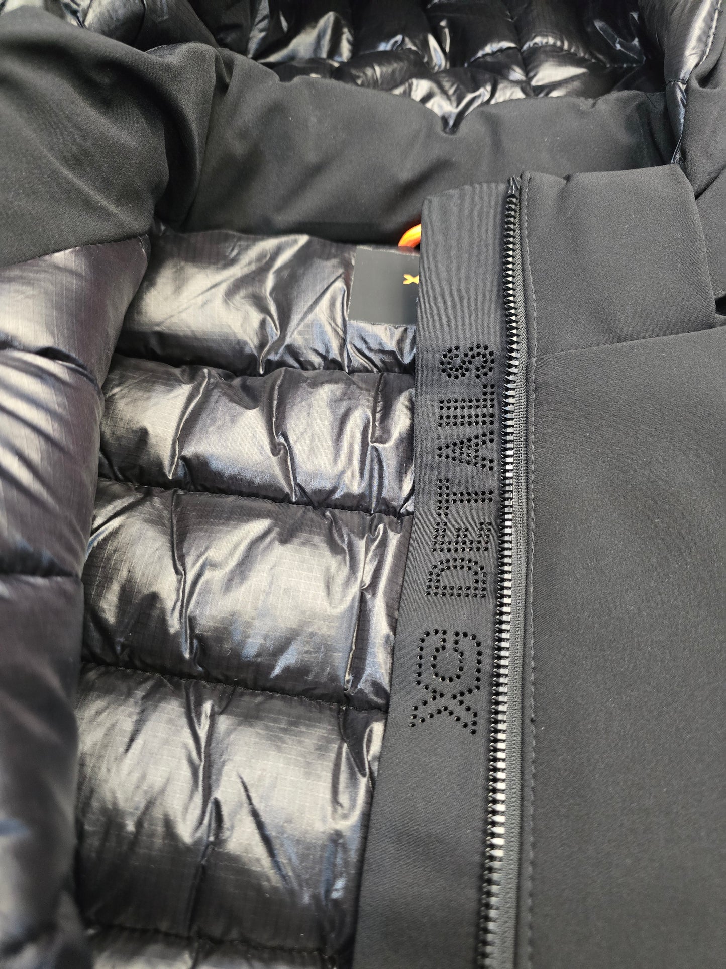 Giubbotto imbottito tessuto tecnico con cappuccio