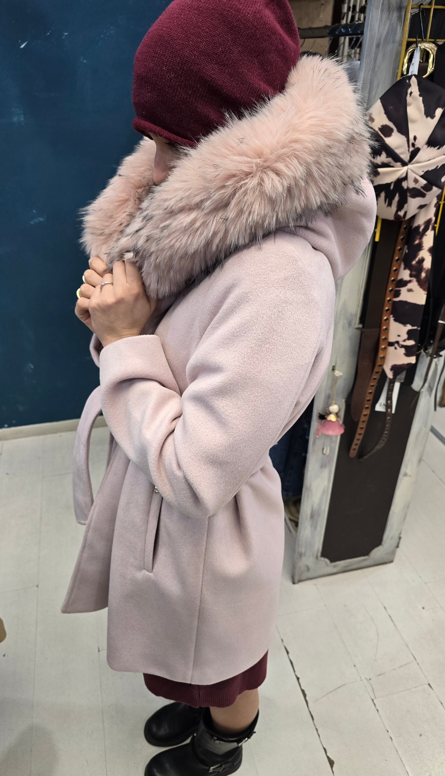 Cappotto 3/4 Allacciato Vita Cappuccio Pelliccia Rosa