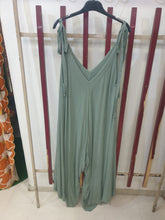 Carica l&#39;immagine nel visualizzatore di Gallery, Jumpsuit
