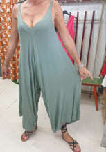 Carica l&#39;immagine nel visualizzatore di Gallery, Jumpsuit
