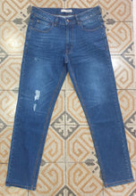 Carica l&#39;immagine nel visualizzatore di Gallery, Jeans strappo
