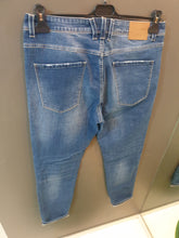 Carica l&#39;immagine nel visualizzatore di Gallery, Jeans
