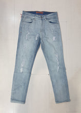 Carica l&#39;immagine nel visualizzatore di Gallery, jeans strappato
