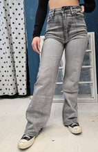 Carica l&#39;immagine nel visualizzatore di Gallery, Jeans strass
