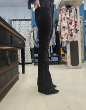 Carica l&#39;immagine nel visualizzatore di Gallery, Jeans zampa
