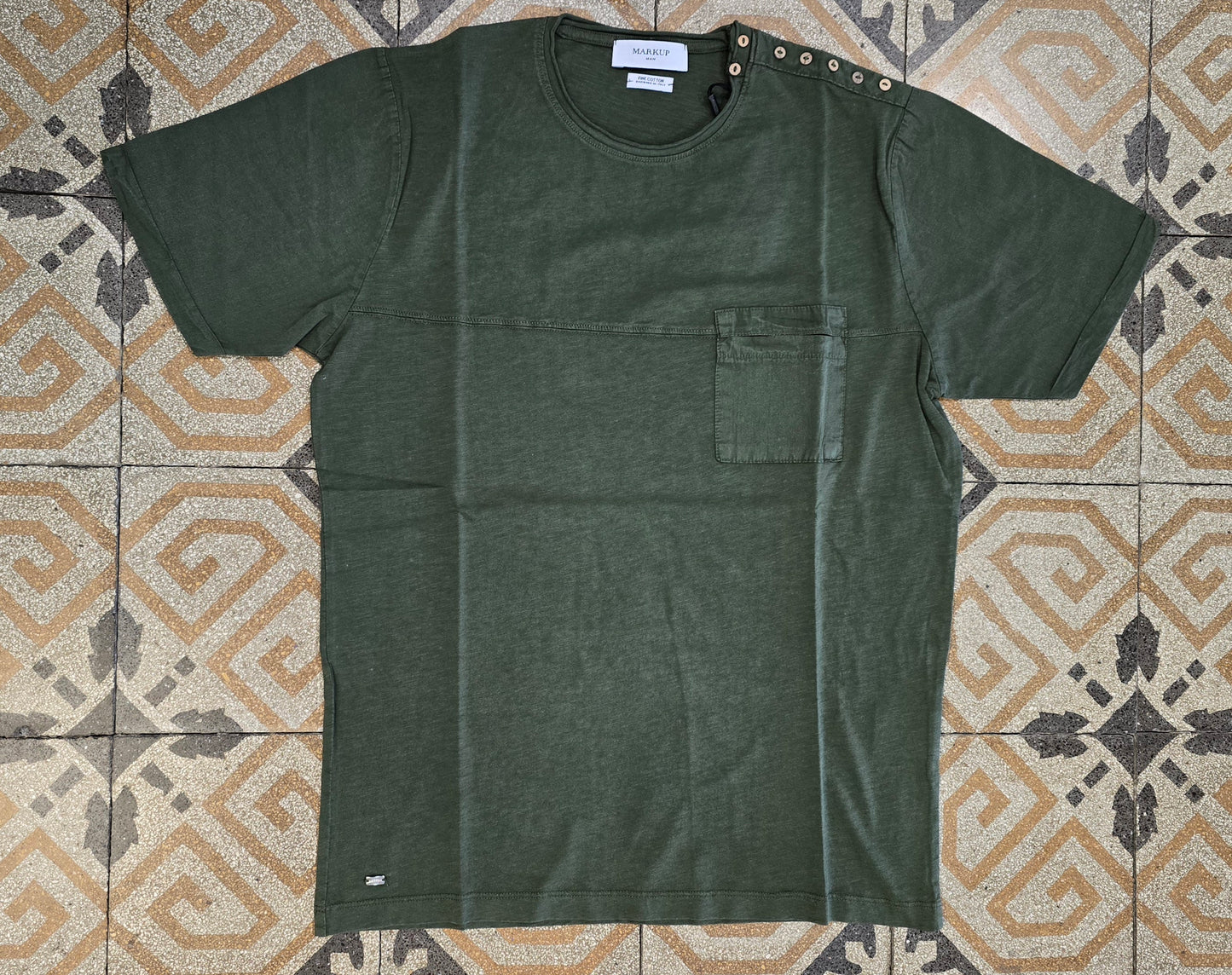 T-Shirt bottoni