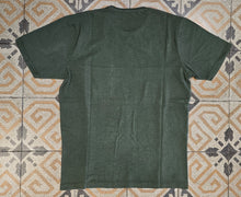 Carica l&#39;immagine nel visualizzatore di Gallery, T-Shirt bottoni
