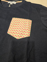 Carica l&#39;immagine nel visualizzatore di Gallery, T-Shirt taschino
