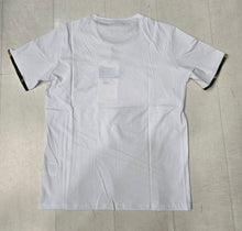 Carica l&#39;immagine nel visualizzatore di Gallery, T-Shirt taschino

