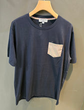 Carica l&#39;immagine nel visualizzatore di Gallery, T-Shirt taschino
