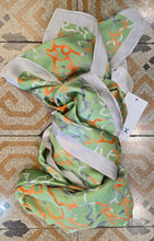Carica l&#39;immagine nel visualizzatore di Gallery, Foulard raso
