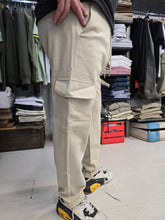 Carica l&#39;immagine nel visualizzatore di Gallery, Pantalone cargo
