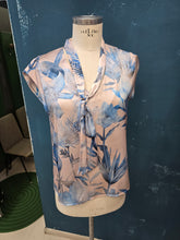 Carica l&#39;immagine nel visualizzatore di Gallery, Blusa raso
