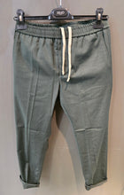 Carica l&#39;immagine nel visualizzatore di Gallery, Pantalone jogger
