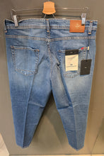 Carica l&#39;immagine nel visualizzatore di Gallery, Jeans Brad Cropped
