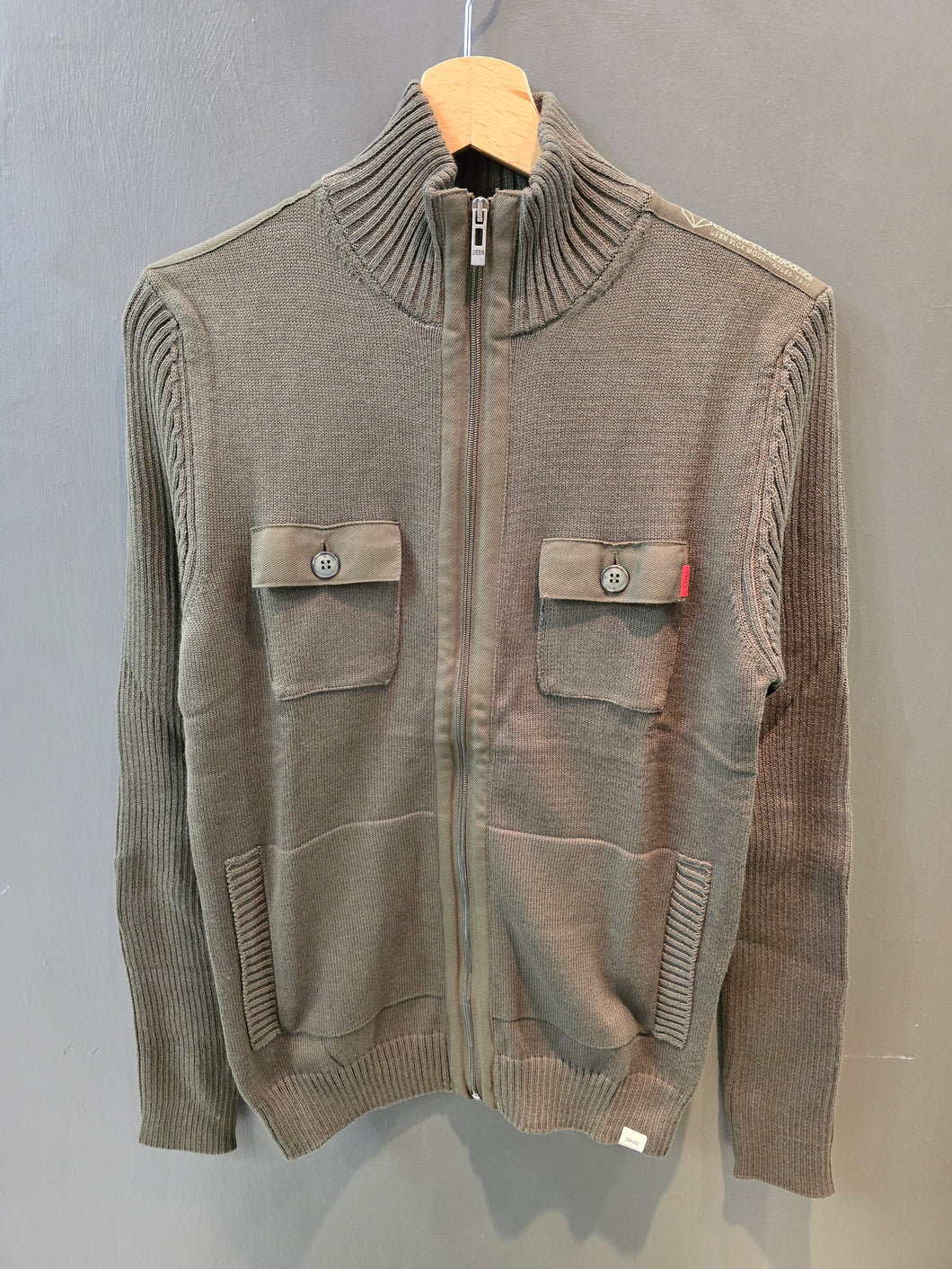 Cardigan zip