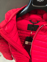 Carica l&#39;immagine nel visualizzatore di Gallery, Piumino Imbottitura Ecologica Cappuccio Rosso Zip
