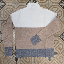 Carica l&#39;immagine nel visualizzatore di Gallery, Maglia Dolcevita Righe Grandi Panna Grigio Cammello
