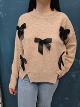 Carica l&#39;immagine nel visualizzatore di Gallery, Maglia Fiocchi Raso Corta Larga Camel
