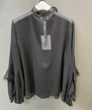 Carica l&#39;immagine nel visualizzatore di Gallery, Camicia Chiffon Jabot Pizzo Maniche Bombate
