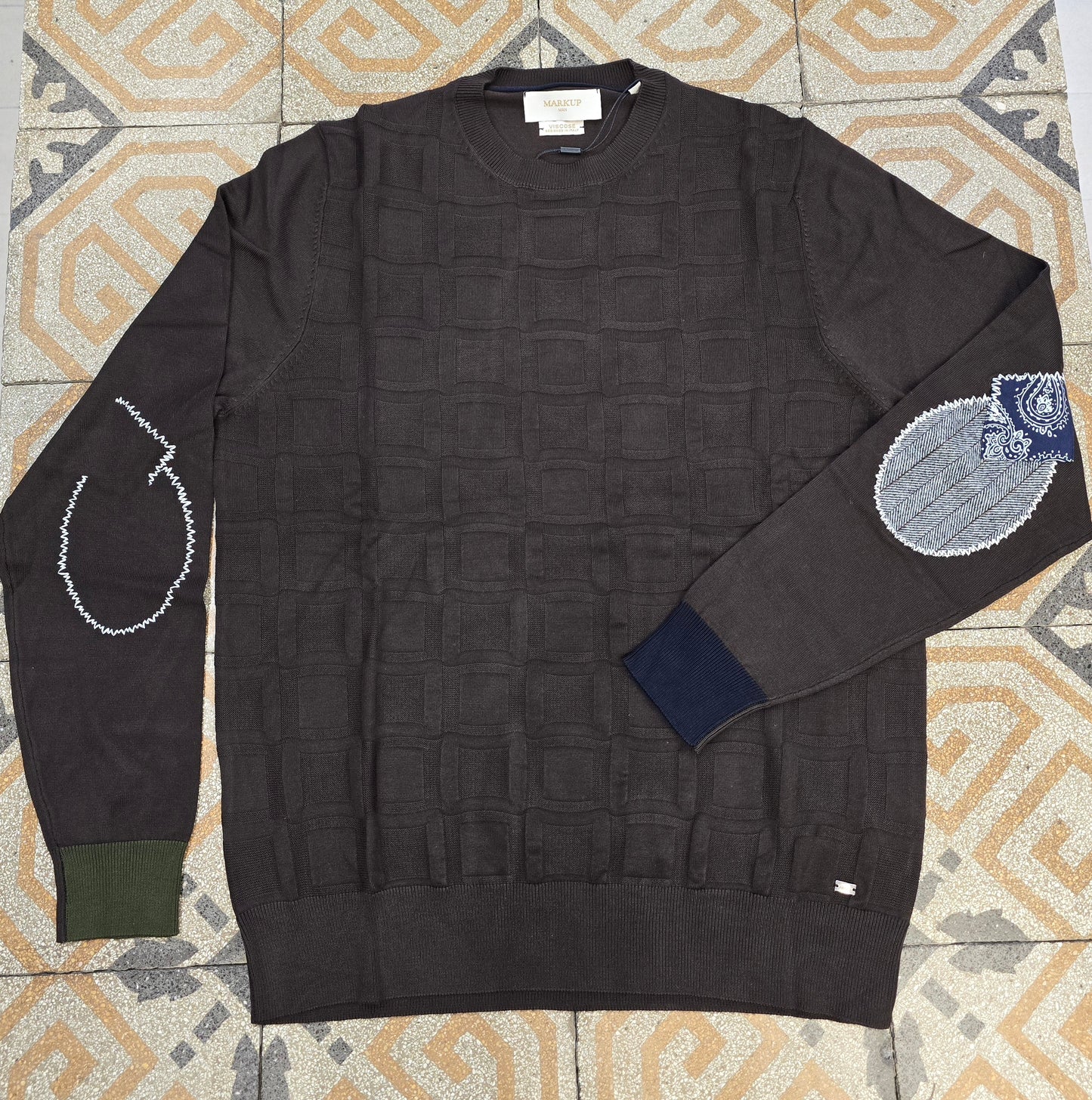 Maglia Viscosa Paricollo Tessuto Lavorato Davanti Toppe Asimmetriche Gomiti