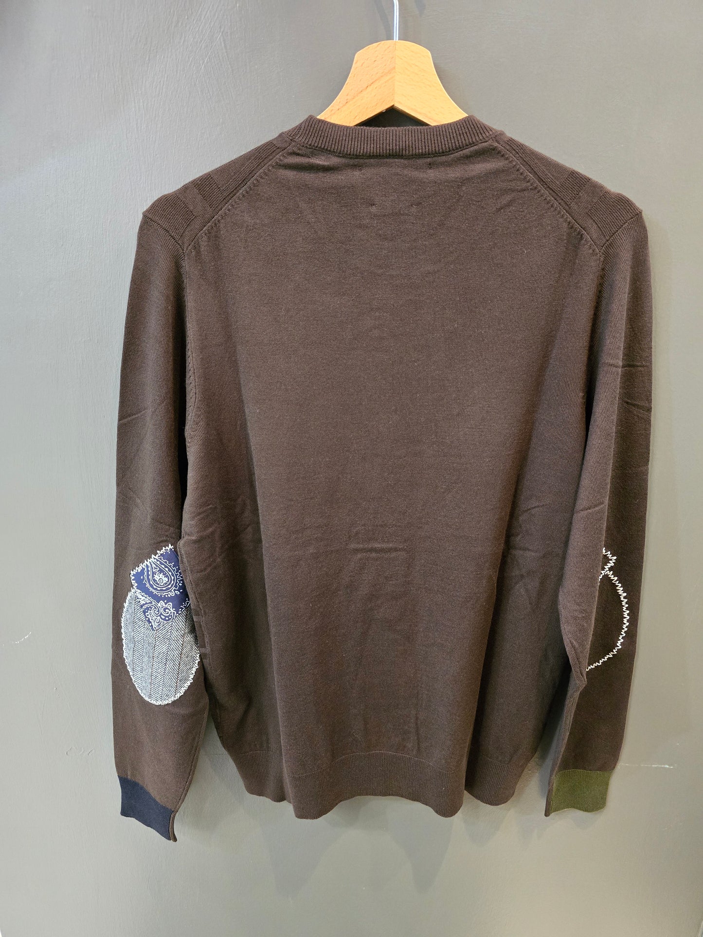 Maglia Viscosa Paricollo Tessuto Lavorato Davanti Toppe Asimmetriche Gomiti