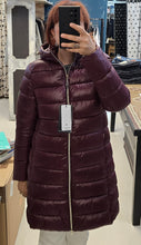 Carica l&#39;immagine nel visualizzatore di Gallery, Piumino Ecologico Cappuccio Avvitato Ginocchio Zip
