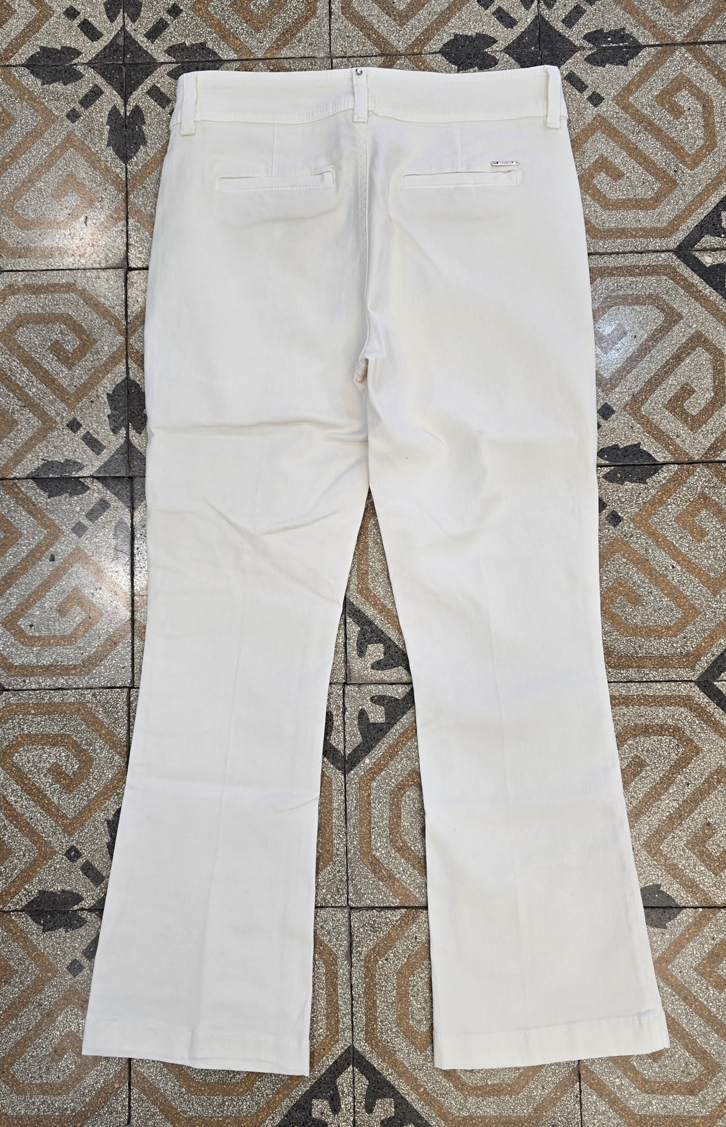 Jeans Elasticizzato Avorio Rifiniture Catene Dorate Tasche Zampetta Taglia 42