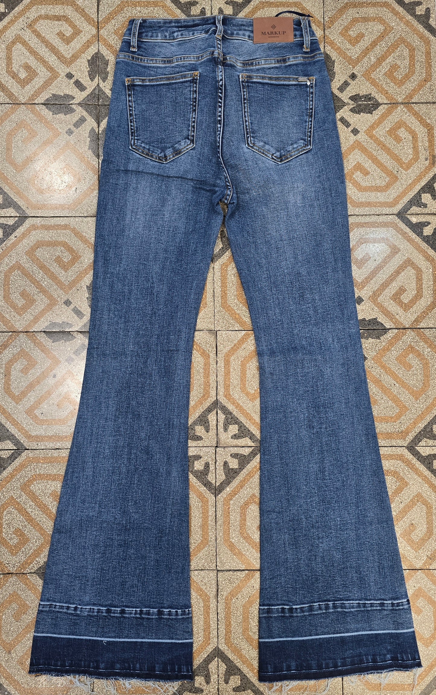 Jeans Elasticizzato Zampa Orlo Sfrangiato Blu Medio