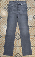 Carica l&#39;immagine nel visualizzatore di Gallery, Jeans
