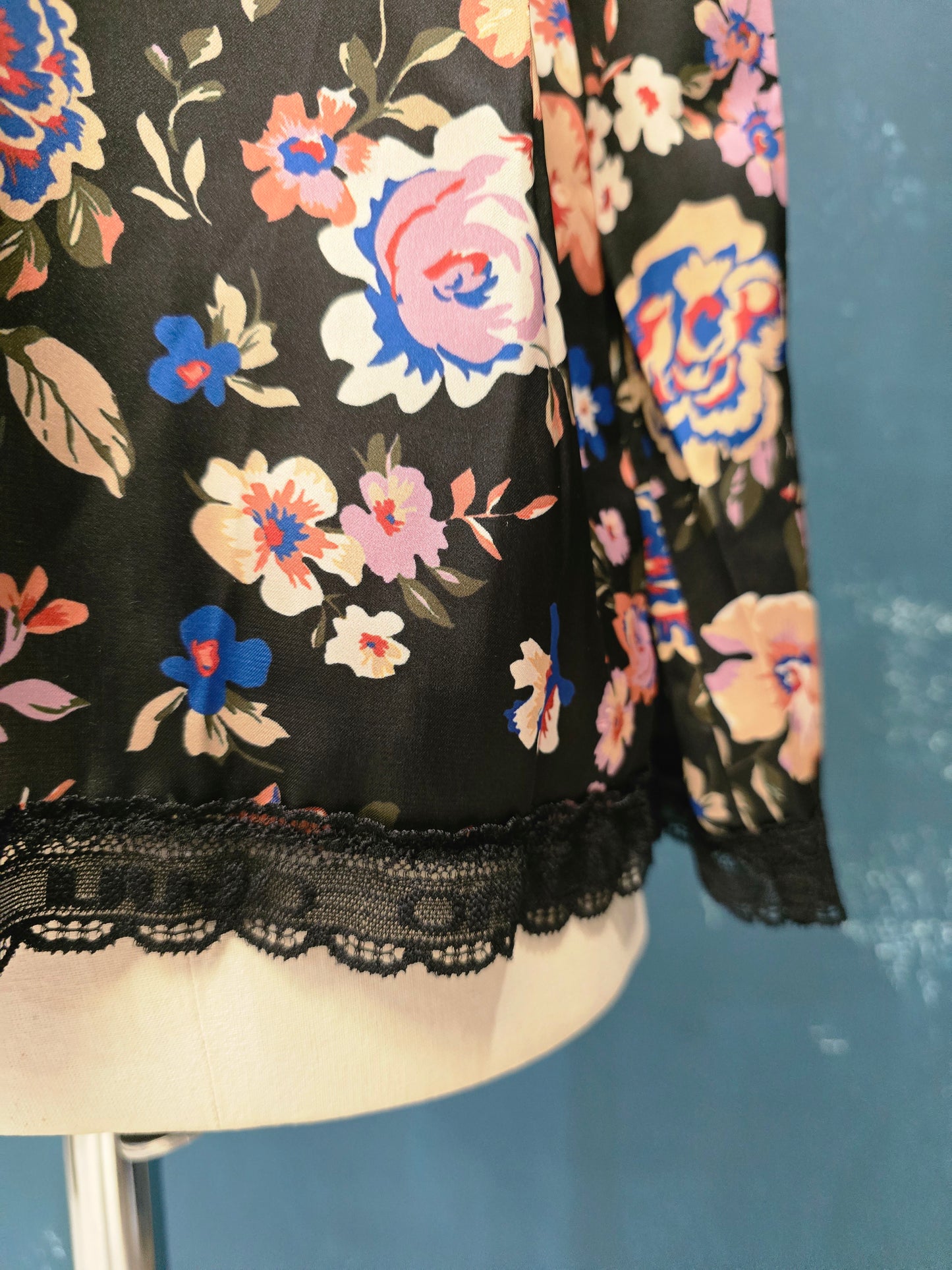 Blusa Raso Fantasia Floreale Rifinita Pizzo Orlo Taglia 42