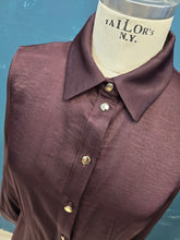 Carica l&#39;immagine nel visualizzatore di Gallery, Abito Lungo Raso Chemisier Melanzana Bottoni Dorati
