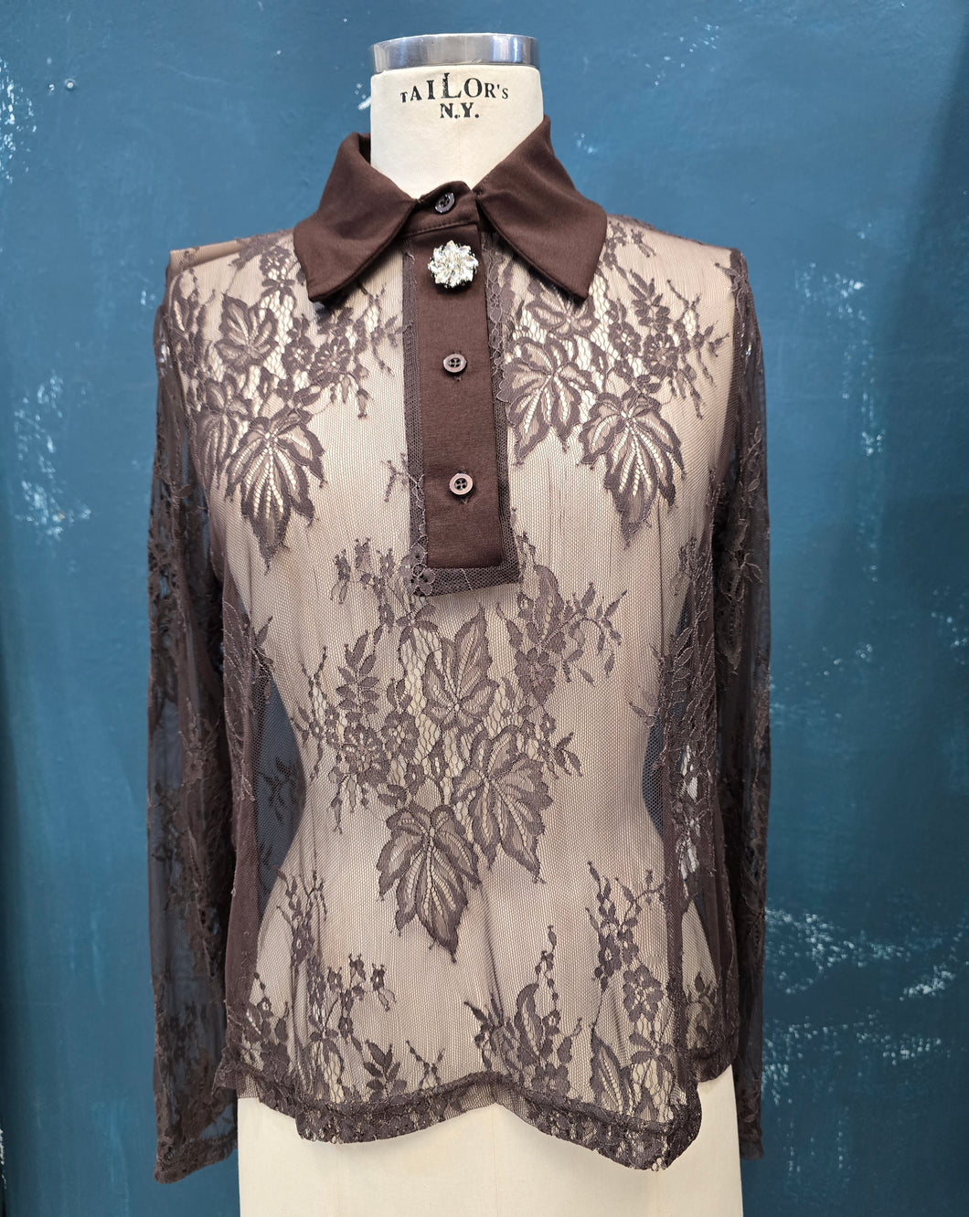 Polo Pizzo Trasparente Bottone Gioiello Marrone