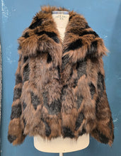 Carica l&#39;immagine nel visualizzatore di Gallery, Pelliccia Ecologica Effetto Chiazzato Nero Marrone

