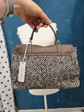 Carica l&#39;immagine nel visualizzatore di Gallery, Borsa Media Panno Spigato Ecopelle Moro
