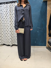 Carica l&#39;immagine nel visualizzatore di Gallery, Camicia Raso Blu Taglia M
