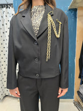 Carica l&#39;immagine nel visualizzatore di Gallery, Giacca Bomber Spilla Oro Spalline Imbottite Oversize
