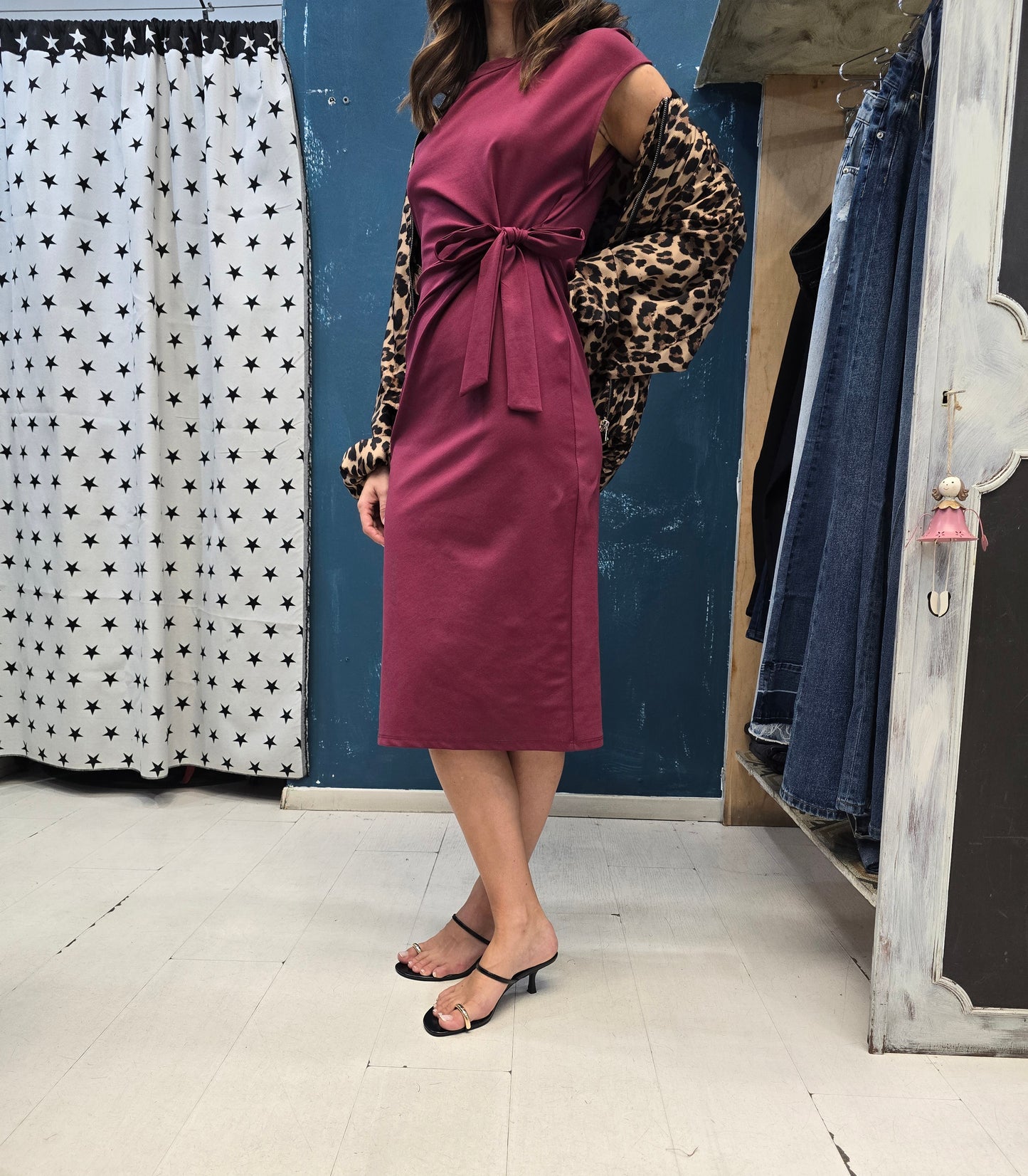 Abito Punto Milano Smanicato Drappeggio Fiocco Lampone